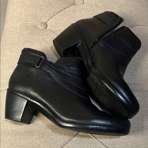 Naturalizer Ankle Women’s Boots Emilia 9.5Black Faux Leather Zip Round Toe